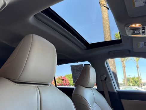 Used 2022 Toyota Highlander XLE AWD/4WD image 17