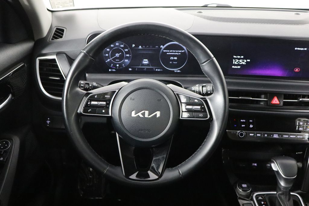 Used 2025 Kia Seltos EX FWD image 7