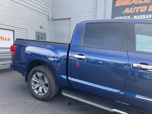 Used 2019 Nissan Titan SV w/ SV Convenience Package image 9