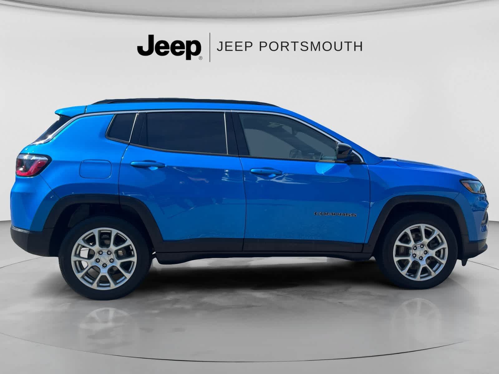 Used 2023 Jeep Compass Latitude AWD/4WD image 1