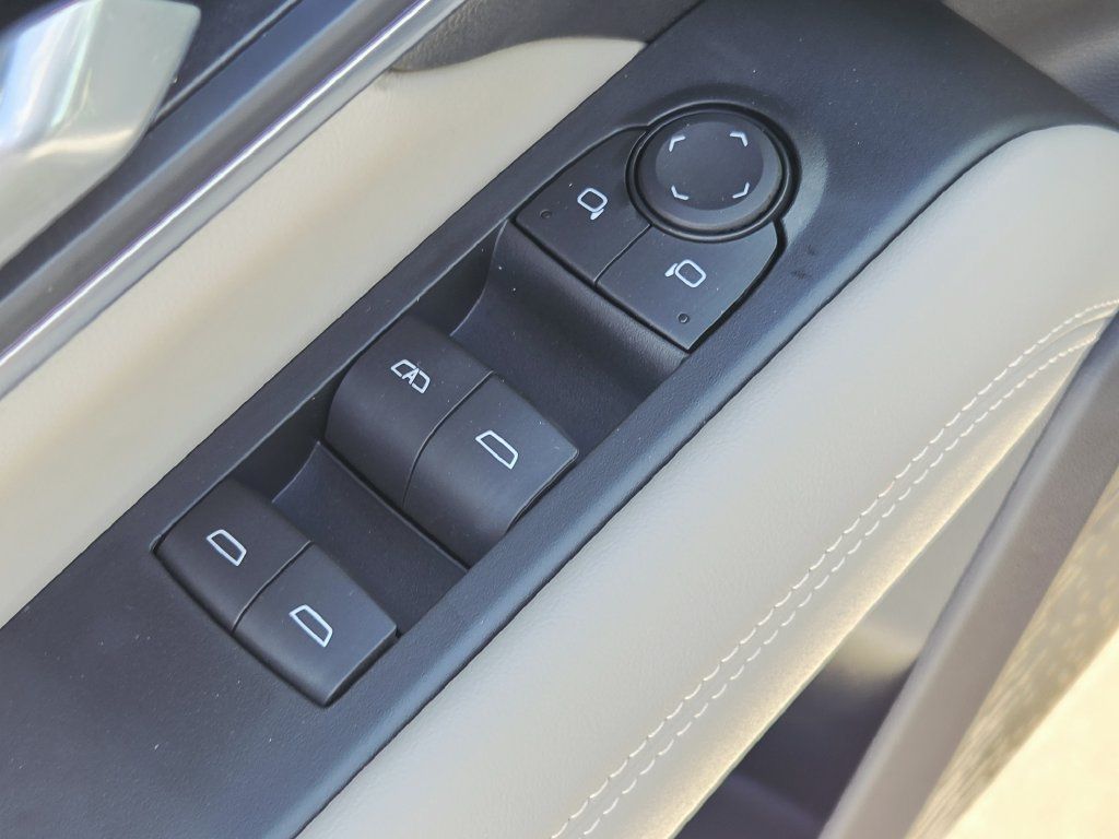 Used 2025 GMC Terrain Elevation w/ Black Edition AWD/4WD image 22