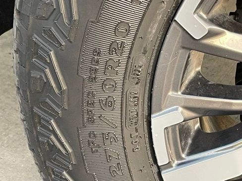 Used 2025 Chevrolet Suburban Z71 image 7