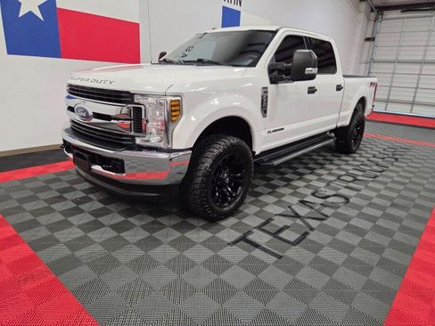 Used 2019 Ford F250 XLT w/ FX4 Off-Road Package AWD/4WD image 3