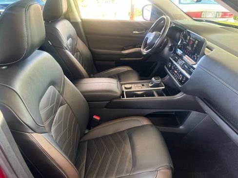 Used 2022 Nissan Pathfinder Platinum AWD/4WD image 23