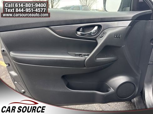 Used 2018 Nissan Rogue SV w/ Premium Package image 16