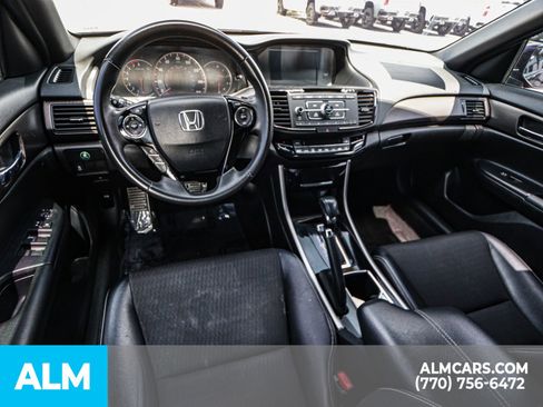 Used 2017 Honda Accord Sport image 29