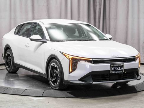Used 2025 Kia K4 EX FWD image 5