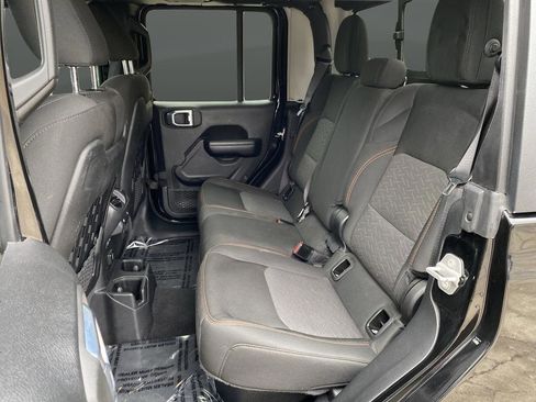 Used 2021 Jeep Gladiator Mojave w/ Cold Weather Group image 39