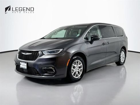 Used 2023 Chrysler Pacifica Touring-L FWD image 1