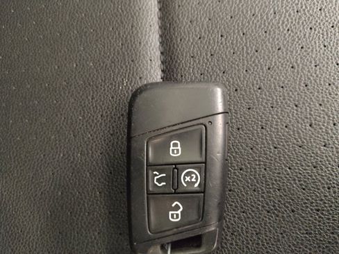 Used 2023 Volkswagen Jetta SE FWD image 32