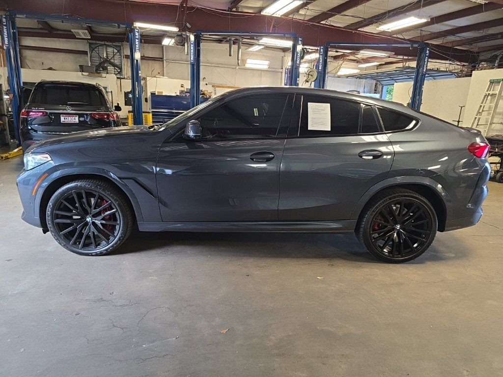 Used 2021 BMW X6 xDrive40i w/ M Sport Package AWD/4WD image 2