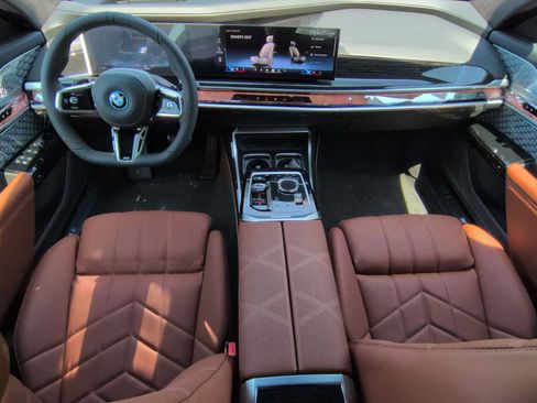 Used 2026 BMW i7 xDrive60 w/ Executive Package AWD/4WD image 15