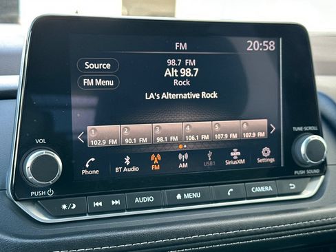 Used 2023 Nissan Rogue S FWD image 25