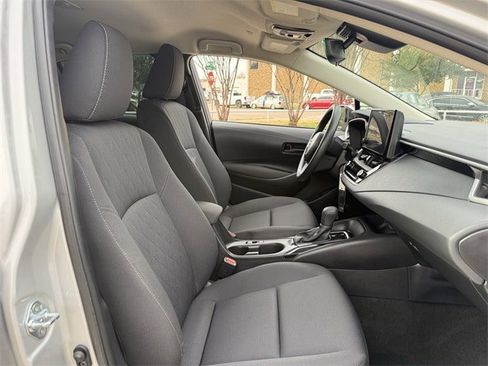 Used 2025 Toyota Corolla LE image 27