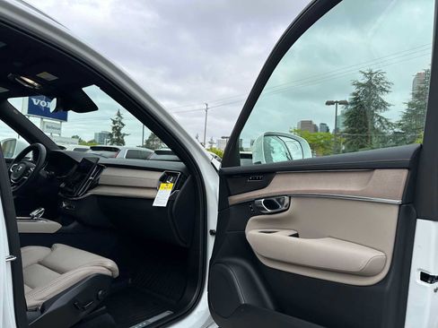 Used 2026 Volvo XC90 B6 Ultra w/ Protection Package AWD/4WD image 11