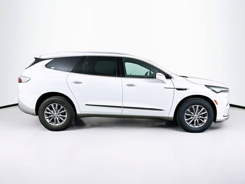 Used 2024 Buick Enclave Essence image 10