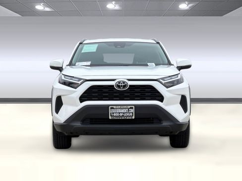 Used 2022 Toyota RAV4 XLE AWD/4WD image 5