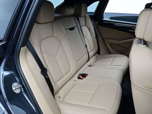 Certified 2025 Porsche Macan AWD/4WD image 17