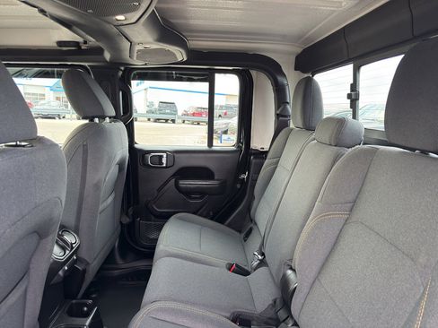 Used 2025 Jeep Gladiator Sport image 34