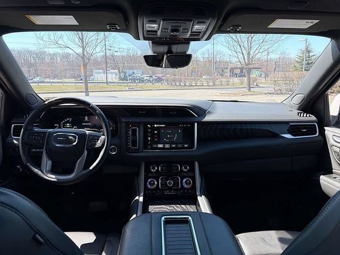 Used 2024 GMC Yukon Denali w/ Advanced Technology Package AWD/4WD image 18