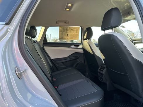 Certified 2025 Volkswagen Taos SE image 28
