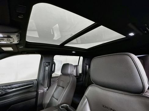 Used 2021 GMC Yukon XL Denali w/ Denali Premium Package AWD/4WD image 23