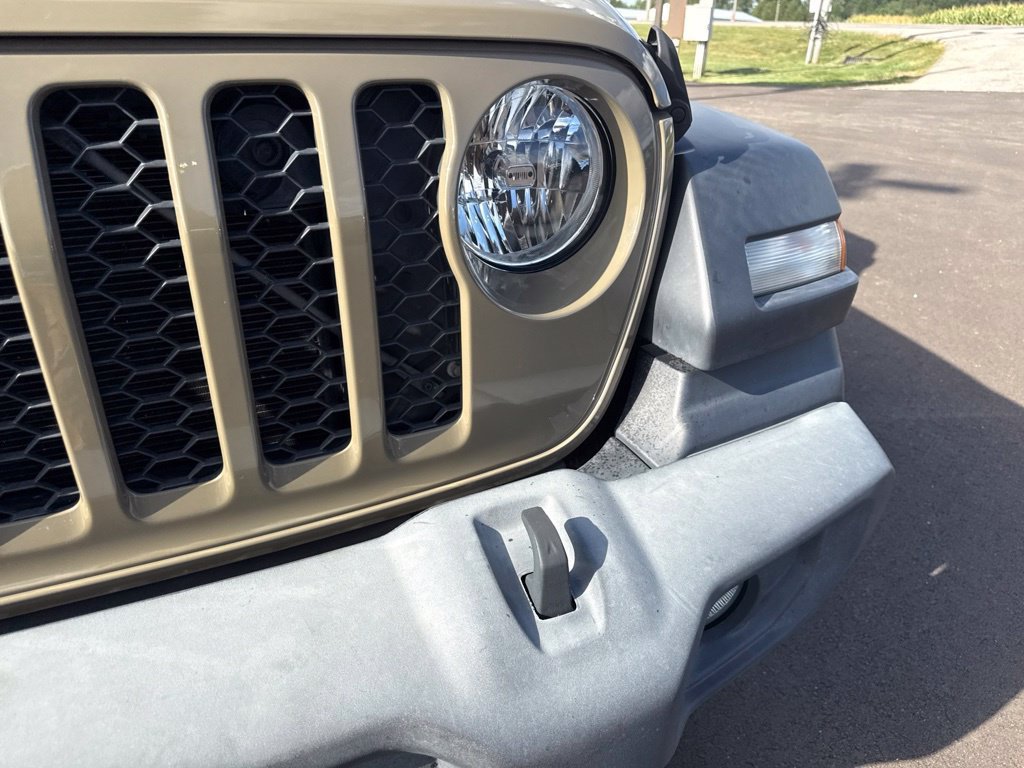 Certified 2020 Jeep Gladiator Sport w/ Quick Order Package 23S AWD/4WD image 12