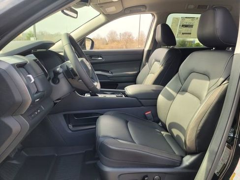 New 2026 Nissan Pathfinder SL AWD/4WD image 9