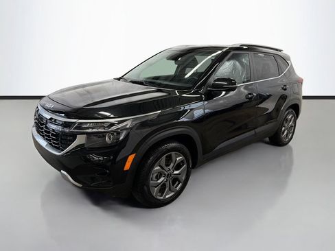 Used 2024 Kia Seltos S AWD/4WD image 5