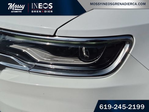 Used 2024 Jeep Wagoneer L Series II RWD image 9