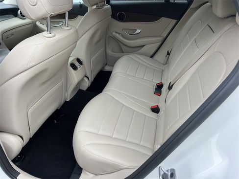 Used 2022 Mercedes-Benz GLC 300 4MATIC image 17