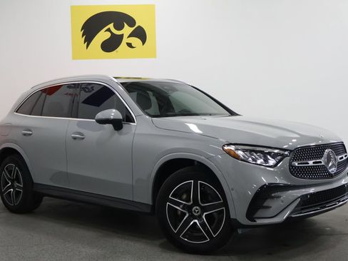 Used 2025 Mercedes-Benz GLC 300 4MATIC image 2