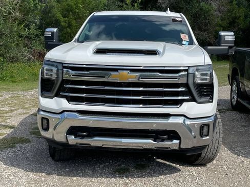 Used 2024 Chevrolet Silverado 2500 LTZ w/ LTZ Convenience Package AWD/4WD image 2