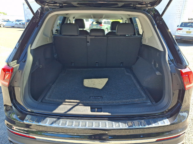 Used 2023 Volkswagen Tiguan SE AWD/4WD image 29