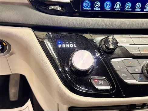 Used 2017 Chrysler Pacifica Touring-L image 16