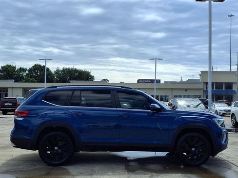Used 2025 Volkswagen Atlas SE FWD image 21