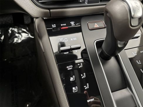 Certified 2023 Porsche Macan image 31