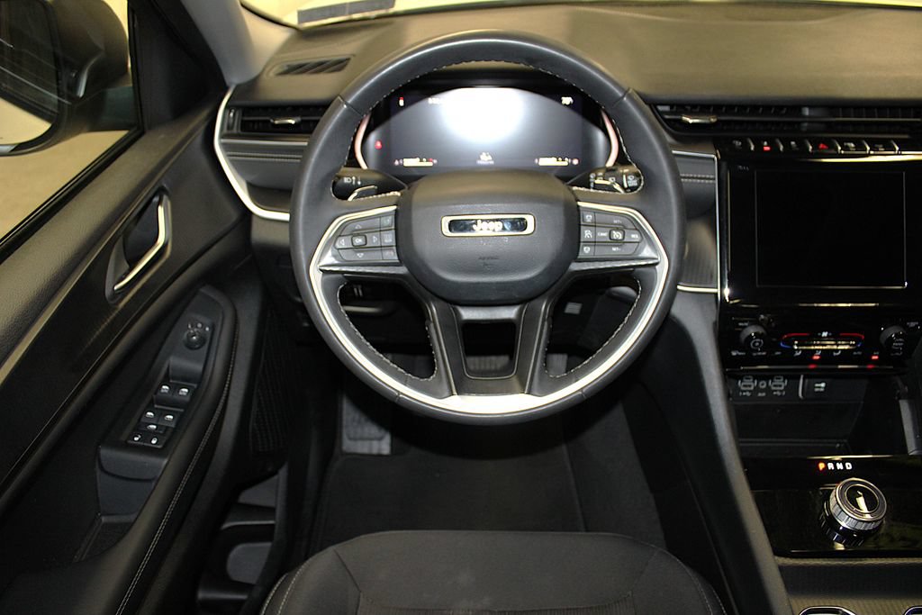Certified 2023 Jeep Grand Cherokee Laredo X AWD/4WD image 10