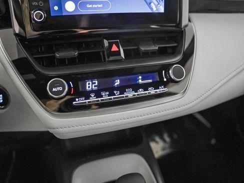 Used 2025 Toyota Corolla SE image 21