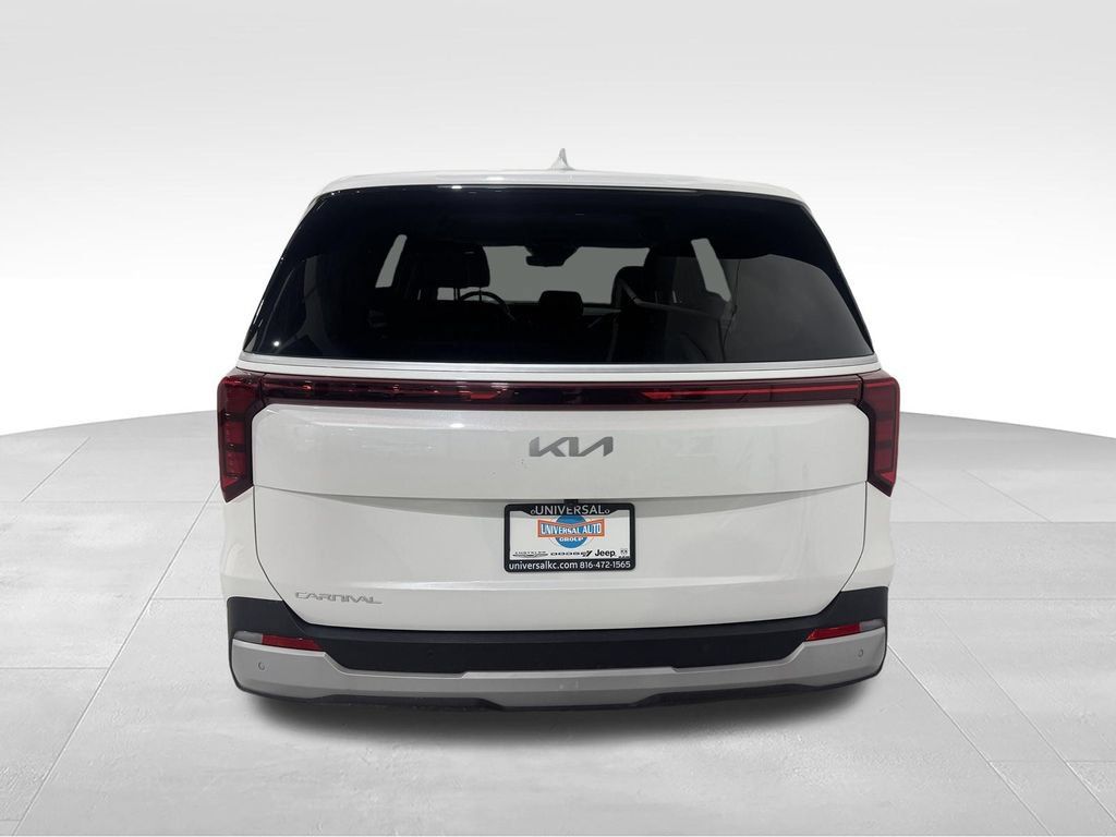 Used 2025 Kia Carnival FWD image 27