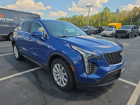Used 2021 Cadillac XT4 Luxury w/ Cold Weather Package AWD/4WD image 4