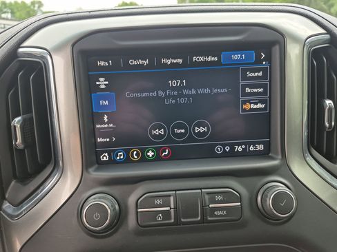 Used 2021 Chevrolet Silverado 1500 LT Trail Boss AWD/4WD image 14