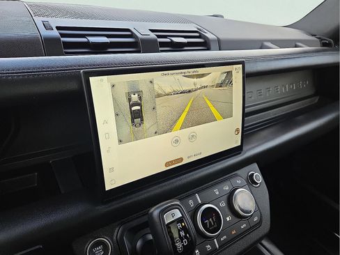 Used 2025 Land Rover Defender 110 S image 16