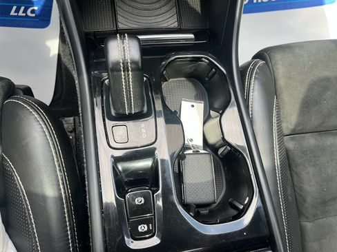 Used 2019 Volvo XC40 T5 R-Design AWD/4WD image 14