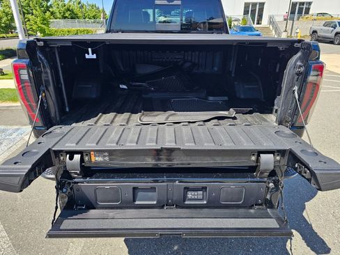Used 2025 GMC Sierra 2500 AT4X AWD/4WD image 12