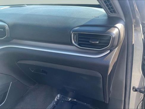 Certified 2022 Ford Explorer XLT w/ Equipment Group 202A image 17