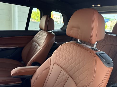 Used 2023 BMW X7 xDrive40i w/ Executive Package AWD/4WD image 33