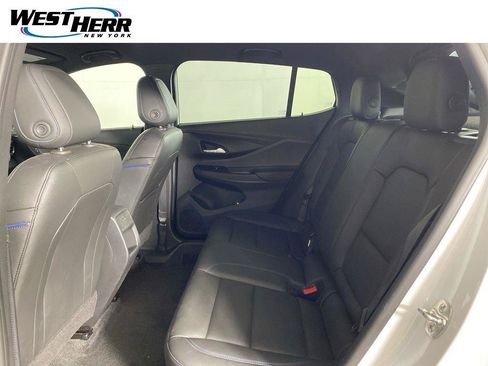 Used 2025 Buick Envista Sport Touring w/ Convenience II Package FWD image 17