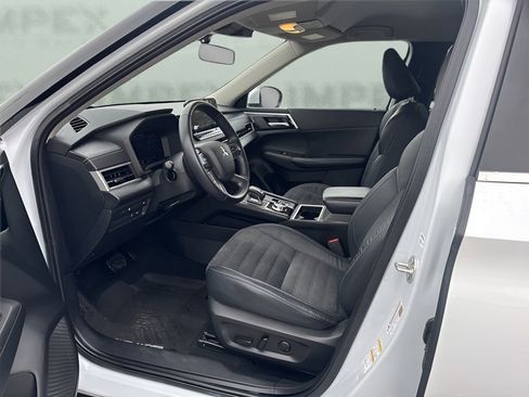 Used 2023 Mitsubishi Outlander SE image 9