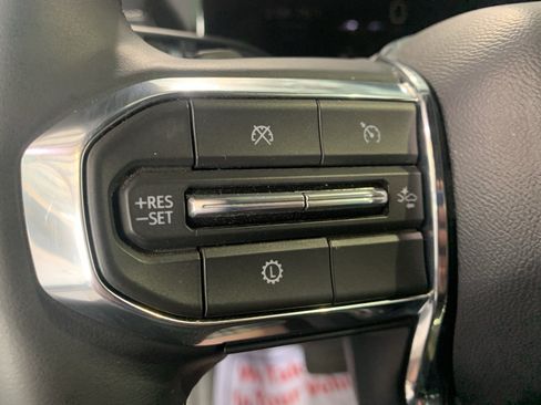 Used 2026 GMC Acadia Elevation w/ Elevation Premium Package FWD image 19